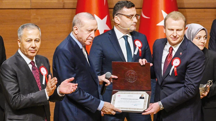 Cumhurbaşkanı Erdoğan Yeni Kaymakamlara Görev Bilinci Ve Alçakgönüllülük Çağrısı Yaptı