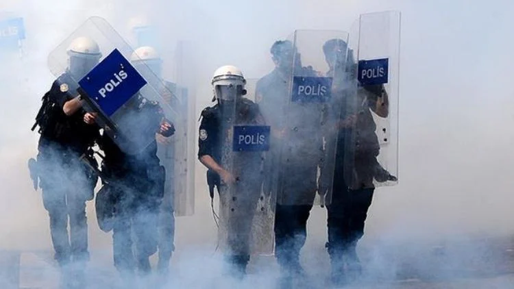 Denizli’de Amatör Maçta Biber Gazı Kullanan İki Polis Memuru Hakkında İdari Soruşturma Başlatıldı