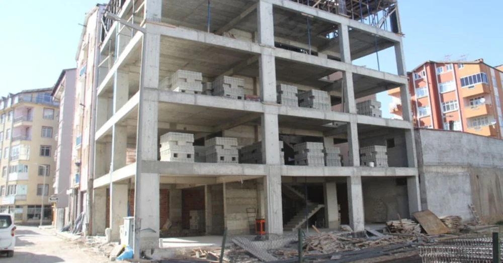 Beyşehir Hamidiye Mahallesi’nde İnşaattan Düşen Mısırlı İşçi Hastaneye Kaldırıldı