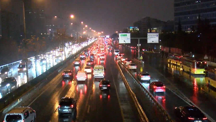 İstanbul Sabah Trafiği 81% Yoğunluğa Ulaştı