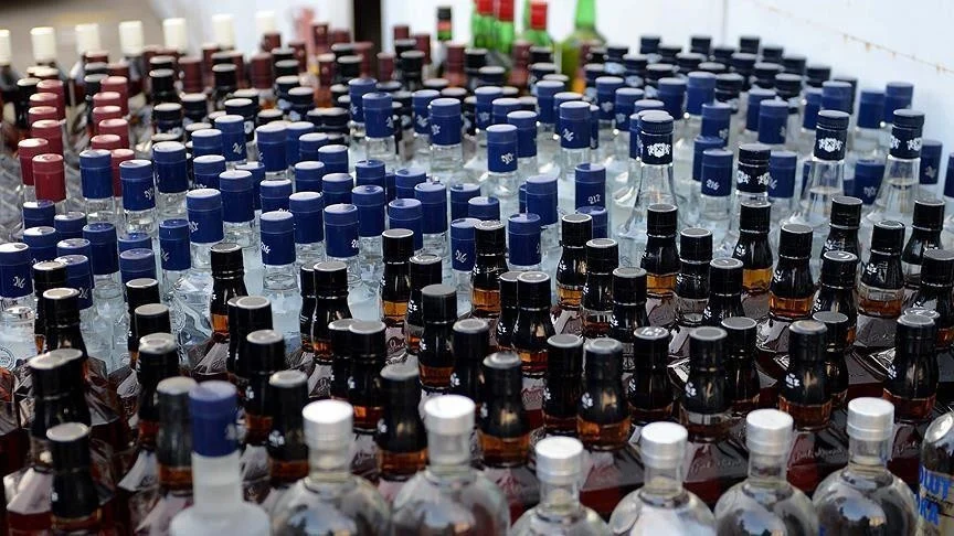 İstanbul Ve Antalya’da Sahte Alkol Şebekesi Çökertildi 5 Şüpheli Gözaltına Alındı 16 Ton Alkol Ele Geçirildi