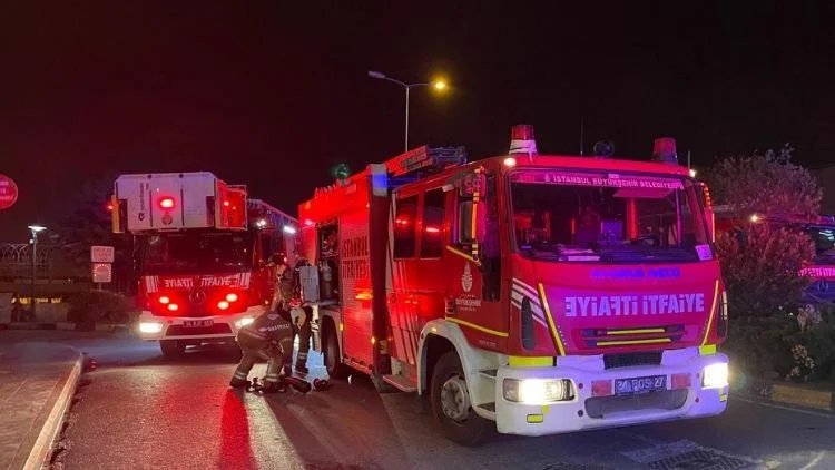 İstanbul’daki 27 Katlı Otel Yangını Dört Kişinin Hastaneye Kaldırılmasıyla Sonuçlandı