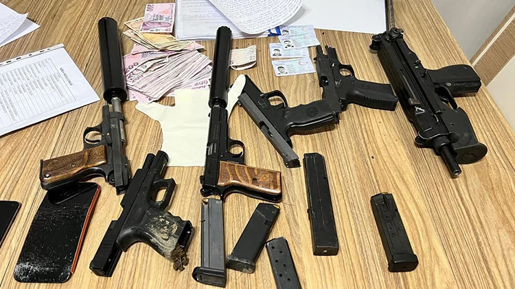 İstanbul’da Çirkinler Silahlı Suç Örgütüyle İltisaklı 7 Zanlı Tutuklandı