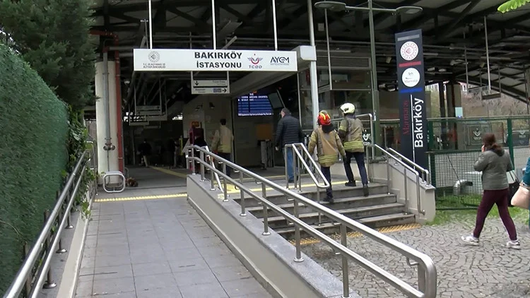 Marmaray Bakırköy İstasyonunda Raylara Düşen Bir Kişi Hastaneye Kaldırıldı