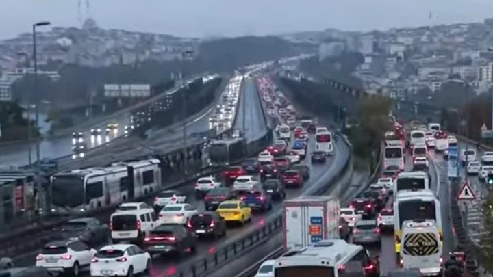 İstanbul’da Sabah Trafiği Yağışın Etkisiyle %80 Yoğunluğa Ulaştı