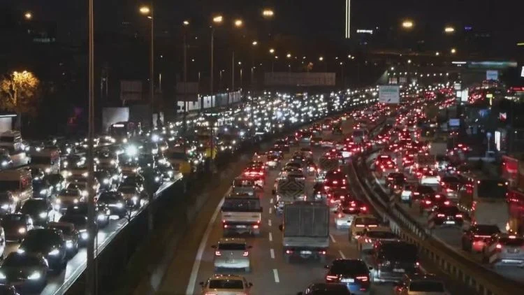 İstanbul’da Fenerbahçe Beşiktaş Derbisi Öncesi Trafik Yoğunluğu Yüzde 90’A Ulaştı