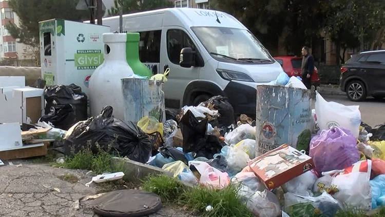Maltepe’de Temizlik İşçileri Greve Gitti Sokaklar Çöp Yığınlarıyla Doldu