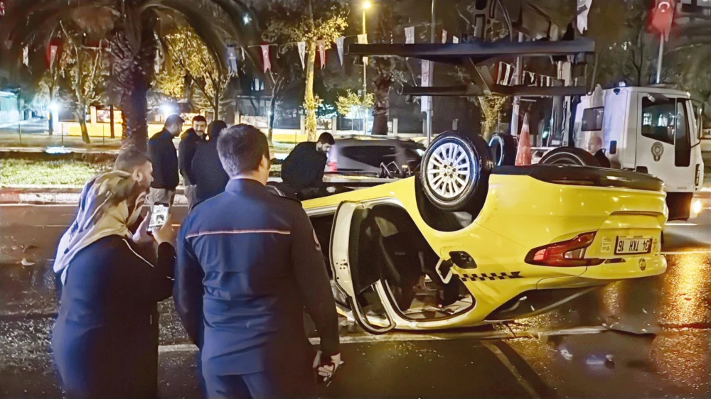 İstanbulda Şiddetli Sağanak Hayatı Felç Etti Yollar Çöktü Ve Hasara Neden Oldu
