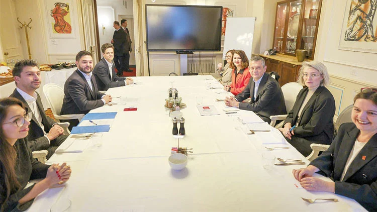 Özgür Özel İsviçre’de İlk Seçimde İktidar İddiasını Yineledi Demokrasi Ve Güvenlik Vurgusu Yaptı