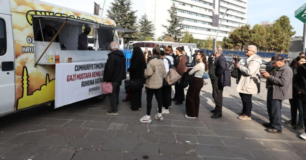 İyi Parti Atatürk’ün Anma Ve Anlama Programında Lokma Dağıttı