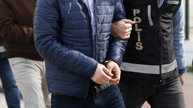 İzmir’deki Asayiş Operasyonlarında 94 Kişi Tutuklandı Yüzlerce Şüpheliye Adli Süreç Başlatıldı