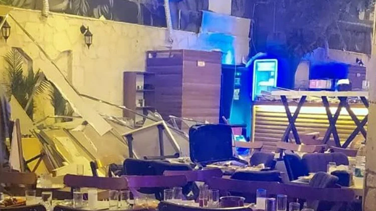 İzmir’de Eğlence Mekanının Tavanı Çöktü Altı Yaralı