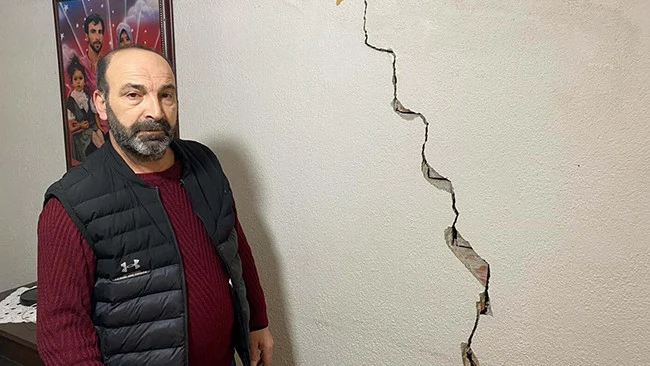 İzmir Onat Tüneli İnşaatı Evlerde Çatlaklara Neden Oldu Vatandaş Çözüm Bekliyor