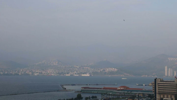 İzmir’de Hava Kirliliği DSÖ Sınırının Dört Katını Aştı Halk Sağlığını Tehdit Ediyor