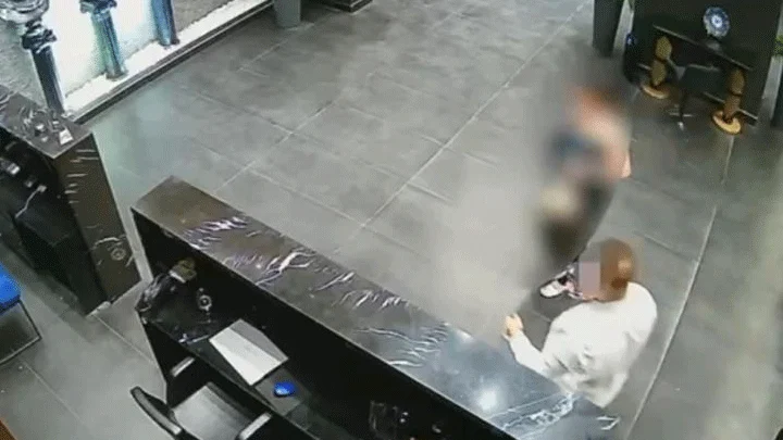 İzmirde Dijital Fuhuş Şebekesine Darbe 19 Kadın Kurtarıldı 4 Şüpheli Tutuklandı