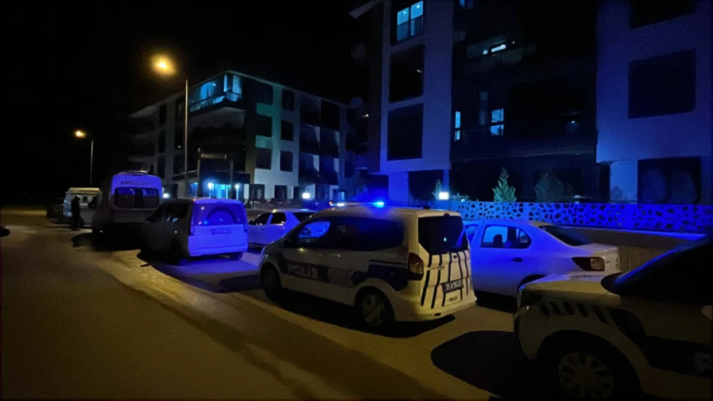 İzmir Torbalı’da Anne Baba Ve Oğulları Evlerinde Ölü Bulundu Cinayet Şüphesi