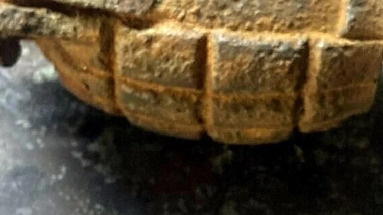 İzmir Tirede Çocuğun Bulduğu El Bombası Alarm Yarattı