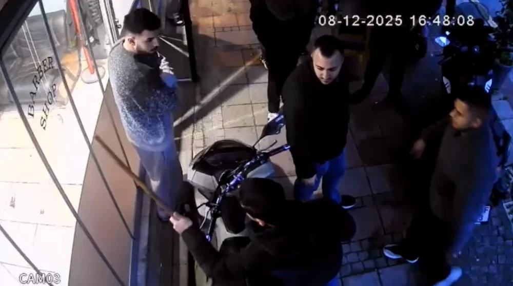 Kağıthane’de Borç Tartışması Baltalı Saldırıya Dönüştü Kuaför Dükkanında Korku Anları Yaşandı