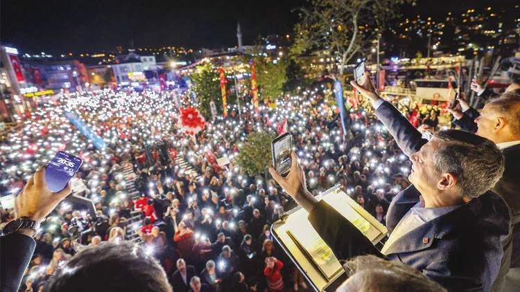 CHP Genel Başkanı Özel İlk 100 Gün İçinde Kredi Kartı Faizlerini Sileceğini Açıkladı