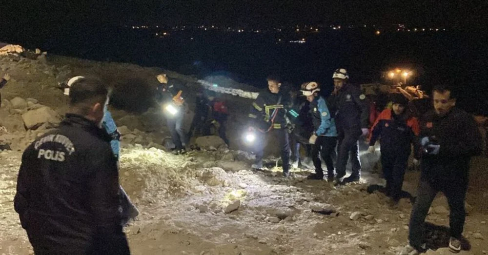 Kayseri Talas’ta Otomobil 200 Metrelik Uçuruma Yuvarlandı Sürücü Hayatını Kaybetti
