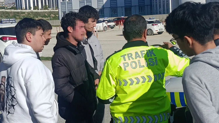 Manavgat’ta Motosiklet Kazasında Yaralanan Çocuğun Sürücüsü Kaçarken Yakalandı