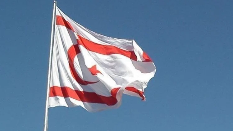 Kuzey Kıbrıs’tan Rumların Bayrak Yakma Provokasyonuna Sert Tepki