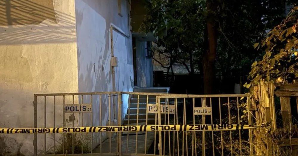 Kocaeli’de Kolon Çatlağı Nedeniyle Bina Mühürlendi On Bir Kişi Tahliye Edildi