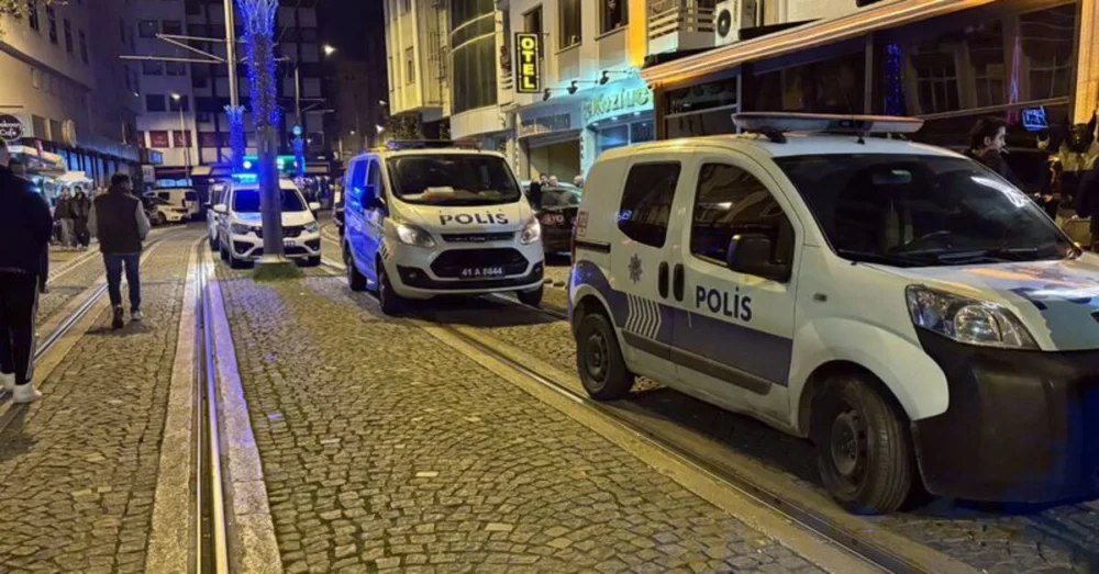 Kocaeli’de Alkollü Mekanda Çıkan Silahlı Kavgada 2 Kişi Yaralandı Biri Kritik