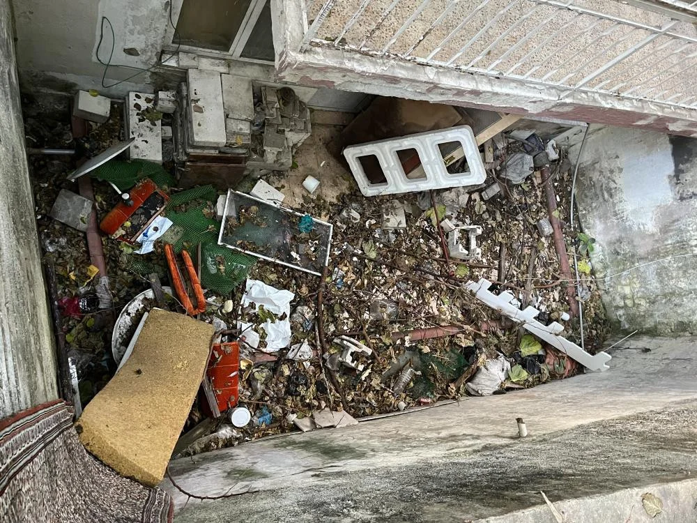 İzmir Konak’ta Çöp Ev Krizi Apartman Sakinlerini Çaresiz Bıraktı