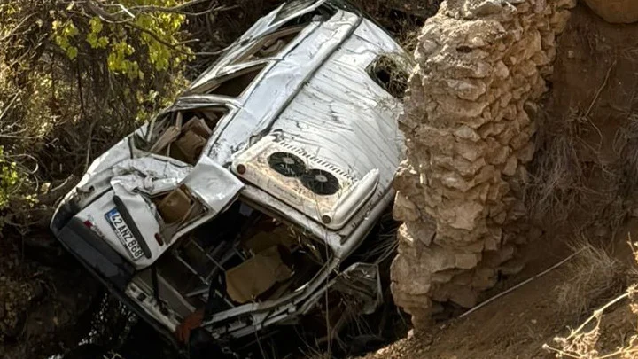 Konya’da Öğrenci Servisi Uçuruma Yuvarlandı 14 Kişi Yaralandı