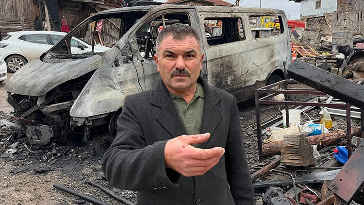 Çukurören Mahallesi Muhtarı Ve Oğlunun Araçları Kundaklandı Milyonlarca Lira Zarar Oluştu