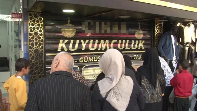 Kuyumcu Umut U Yatırım Altınlarıyla Kayıplara Karıştı Mağdurlar Dükkan Vitrininde İmitasyon Şoku Yaşadı