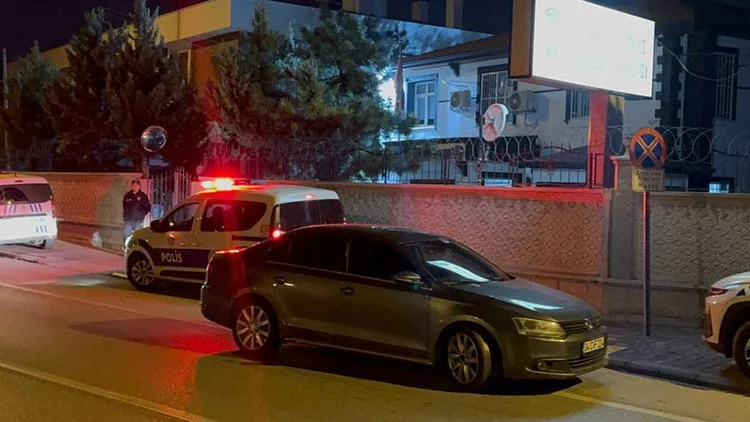 Kuzeninin Taciz Şüphelisini Polis Merkezinde Öldürdü