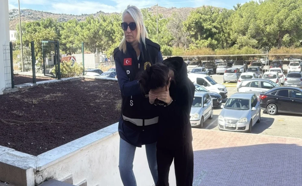 Bodrum’da Lojman Terasında Ölü Bebek Zanlısı Genç Kadın Adliyeye Sevk Edildi