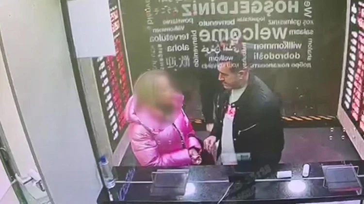 Lübnanlı Murat Kimliğiyle Tanıtan Şahıs Yunan Turisti Sahte Dolarlarla Dolandırdı