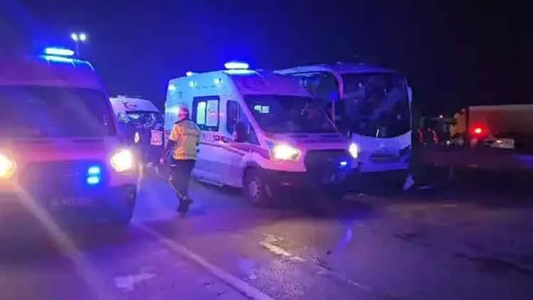 Amasya Samsun Karayolunda Zincirleme Kaza 23 Yaralı