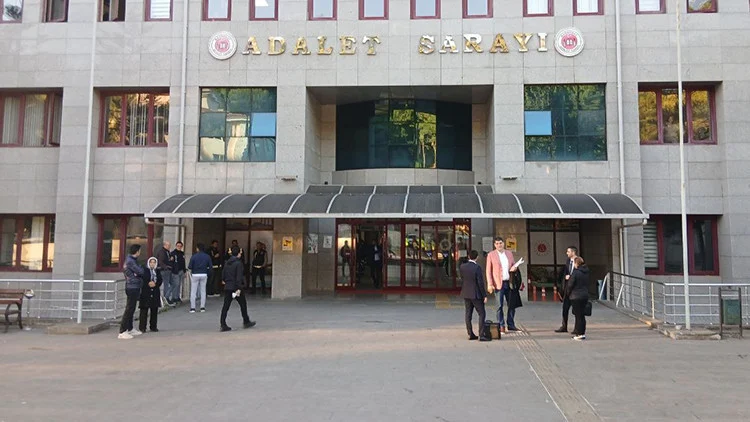 Manavgat Belediyesi Rüşvet Ve Yolsuzluk Davasında Kırk Bir Sanık Hakim Karşısına Çıktı