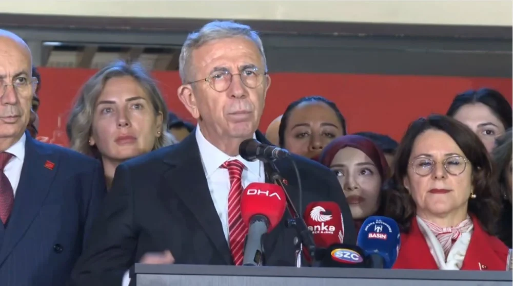 Mansur Yavaş Cumhuriyet Coşkusunda Yeni Gençlik Merkezini Hizmete Açtı