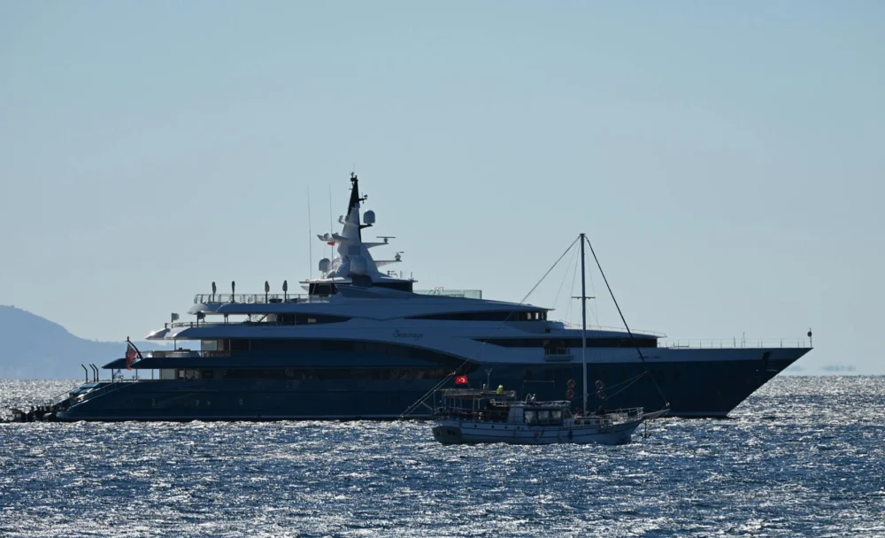 85.5 Metre Uzunluğundaki Süper Yat Sunrays Bodrum Açıklarına Demirlendi
