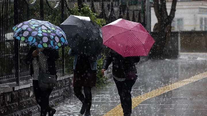 Meteoroloji 7 İle Sarı Kodlu Uyarı Yayınladı İstanbul’da Cuma Günü Şiddetli Yağış Beklentisi