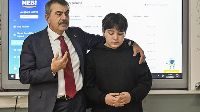 Milli Eğitim Bakanı Tekin Kadıköy’de Öğrenci Vaadini Yerine Getirdi