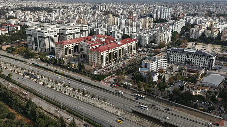 Milyarlarca dolarlık arazinin davasında hakimleri HSK’ya şikayet etmişler