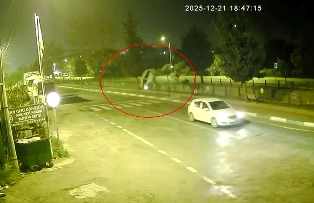 Gemlik’te Dere Yatağına Devrilen Minibüsün Kaza Anı Kameraya Yansıdı