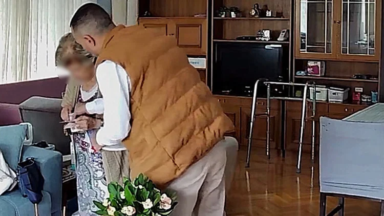Yaşlı Kadınları Hedef Alan Dolandırıcı Kamera Görüntüleriyle Yakalandı