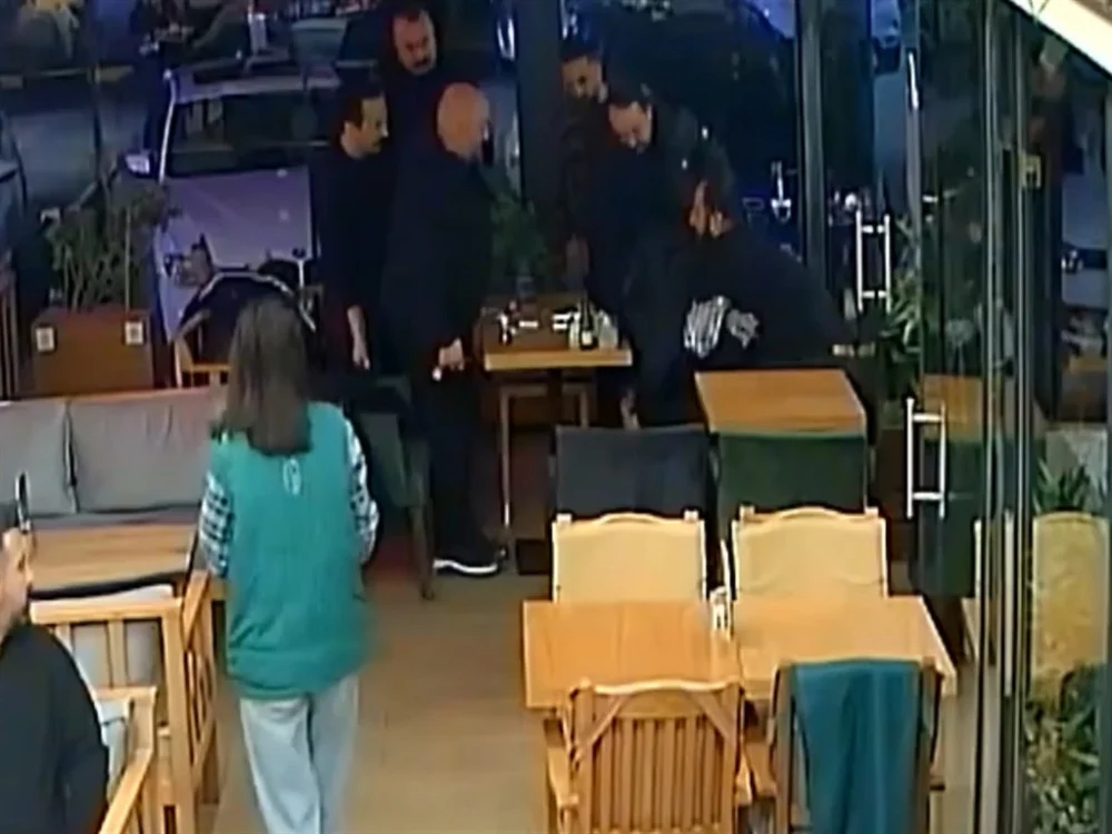 Arkadaşının Heimlich Manevrası Kafede Boğulan Burak Korkmaz’ı Hayata Döndürdü