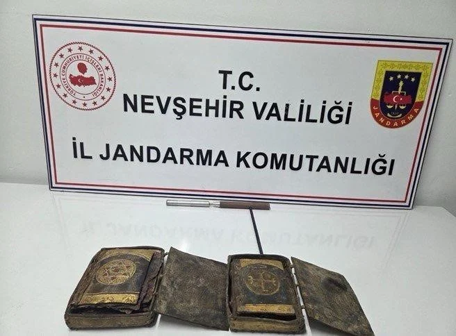Nevşehirde Anadolu Mirası Operasyonunda İki Tarihi Tevrat Ele Geçirildi