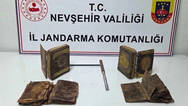 Nevşehir’De Tarihi Eser Niteliğinde İki Tevrat Ele Geçirildi Dört Şüpheli Gözaltına Alındı