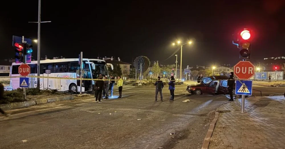 Nevşehir’deki Trafik Kazasında Tur Otobüsü İle Otomobil Çarpıştı İki Kişi Yaşamını Yitirdi