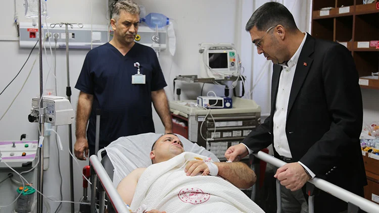Şanlıurfa Eyyübiye’de Nöbetçi Polis Memuru Görevi Başında Bıçaklı Saldırıya Uğradı