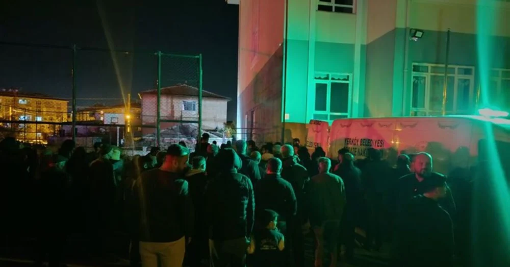 İbrahim Karaoğlan İlkokulu Bahçesinde Öğrenci Hayatını Kaybetti
